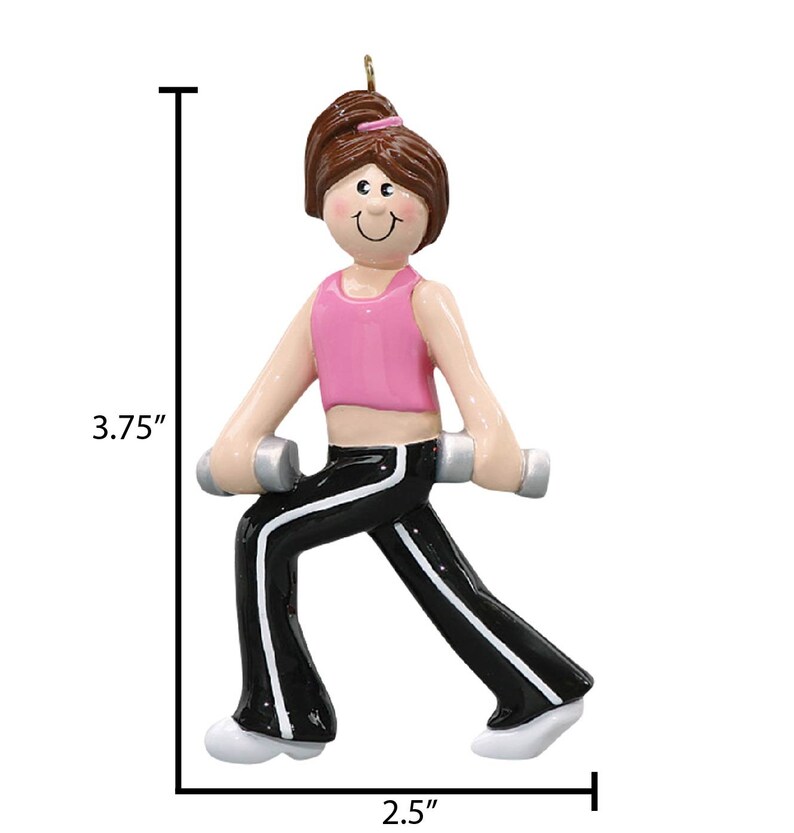 Pu&ograve; includere: Un ornamento natalizio personalizzato che raffigura una donna con un top rosa e pantaloni neri che sollevano pesi. L'ornamento &egrave; alto 3,75 pollici e largo 2,5 pollici.