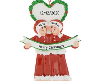 Adorno personalizado para la primera Navidad de 2023 - Pareja en pijama de Papá Noel - Personalización gratuita