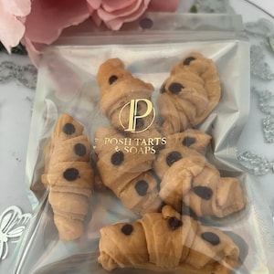 8 x mini croissant type wax melts pain au chocolat  - highly scented -  strong smelling - vegan