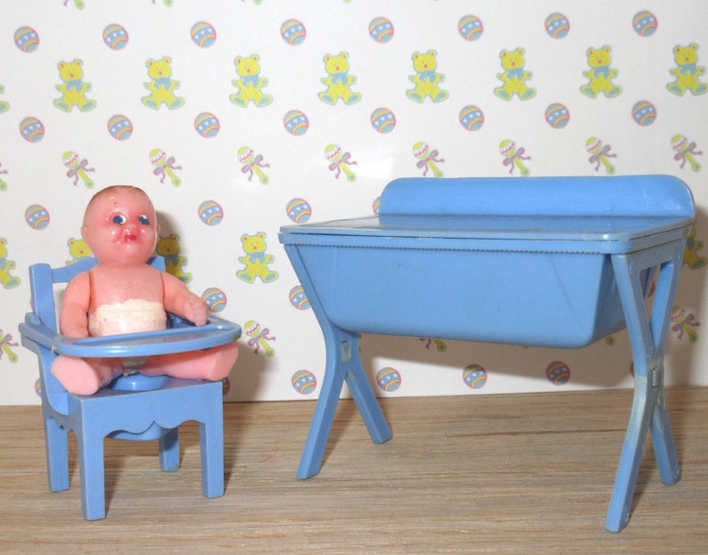Renwal Plastic Dollhouse Baby Bue Changing Table Bathinette Potty Chair And Doll