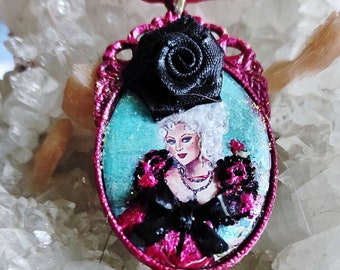 Flashy colored Marie Antoinette necklace in hide and seek games at Versailles, her tamed bird on the shoulder in fuschia and black
