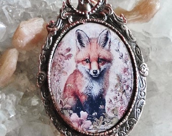 Collier pendentif renard roux parmi les fleurs et herbes sauvages, idée de cadeau nature animalière