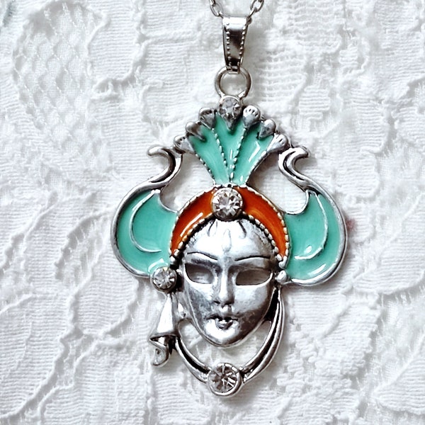 Collier masque de Venise turquoise et orange avec strass, mascarade sous le pont des soupirs ou amour caché à Venise