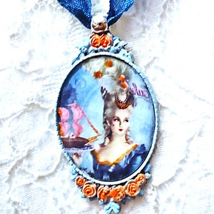 Marie Antoinette ketting in Versailles, de laatste koningin van Frankrijk met een scheepspruik