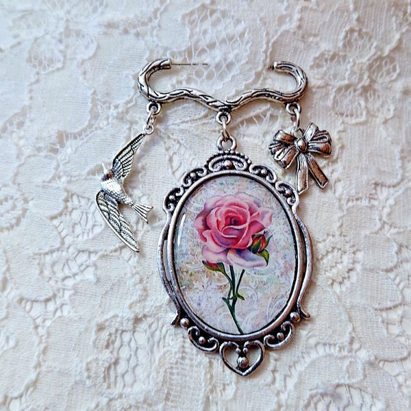 Broche femme Shabby chic fleurie romantique, roses de Damas en camaïeu de tons rose, accessoire femme camée, breloque hirondelle et nœud