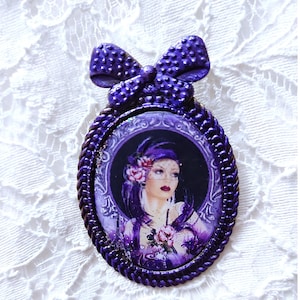Vintage Anaïs retro brooch, woman from the Roaring Twenties in Paris, souvenir of Paris in the 1920s in purple, unique gift