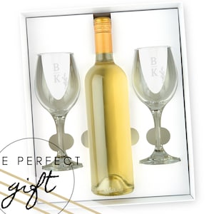 Personalized Wine Glass Gift Set - Rustic Monogram Wine Glasses - Custom Wine Glass Box Set - Engraved Gift Set - Birthday Gift - Wine Lover