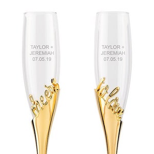 Hochzeits-Toastflöten mit Gravur - Prost auf die Liebe - Benutzerdefinierte Hochzeits-Toastflöten - Hochzeitsandenken - Hochzeitsfeier - Maßgeschneidert