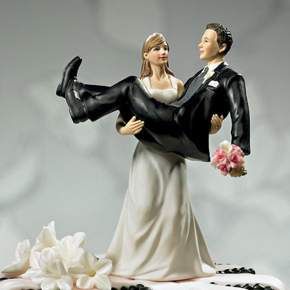 Topper per torta nuziale personalizzato Divertente sposa e sposo Sposa che  trasporta lo sposo Matrimoni Divertente Topper per torta nuziale Umoristico  Comico -  Italia