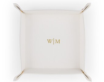 Personnalisé blanc simili cuir bijoux plateau - monogramme en relief bijoux plateau - mariage cadeau - cadeau personnalisé - bijoux blanc
