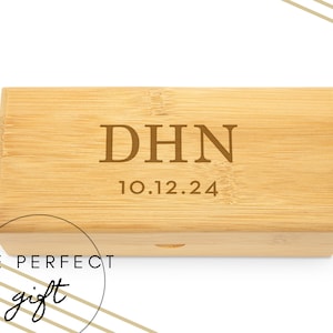 Gegraveerde houten zonnebrillenkoker - aangepaste brillenkoker - cadeaus voor het paar - huwelijkscadeau - zijn verjaardagscadeau - stalknecht gunst