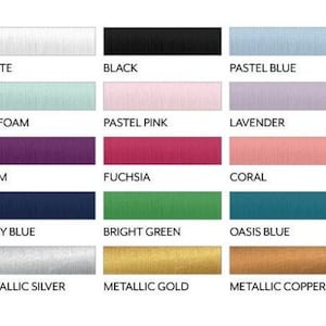 Pode incluir: Uma carta de cores que mostra 15 cores de fio diferentes, incluindo branco, preto, azul pastel, verde &aacute;gua, rosa pastel, lavanda, ameixa, f&uacute;csia, coral, azul marinho, verde brilhante, azul o&aacute;sis, prata met&aacute;lica, ouro met&aacute;lico e cobre met&aacute;lico.