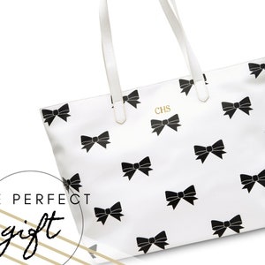 Personalisierte Tragetasche - Schwarz und Weiß Schleife Druck - ihr Weihnachtsgeschenk - Geschenke für Mama - Große Tragetasche - Ihr Geburtstagsgeschenk - Veganes Leder