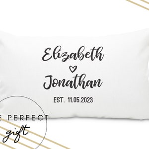 Personalisierter Décor Kissenbezug mit Einsatz - Herz Liebe Design - Personalisiertes Housewarming Geschenk - Geschenk für das Paar - Individuelles Hochzeitsgeschenk