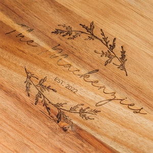 Schneidebrett mit Signature Script - Personalisiertes Charcuterie Brett - Geschenk für Sie - Home Decor