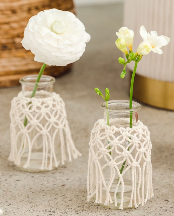 Boho vases for wedding | Beachweddingtips.com