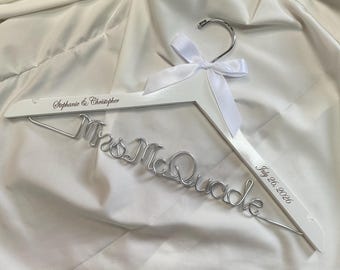 Personalized Wedding Dress Hanger, Bridal Hanger, Bride Hanger, Custom Wire Name Hanger, bridal party gifts,Wire Name Hanger,Engagement Gift