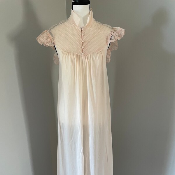 Beautiful Vintage Nightgown