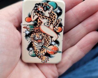 Traditional Style Tiger Pin up Flip Top Lighter