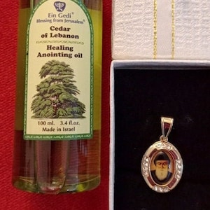 Olio per unzione al cedro del Libano 100 ml + ciondolo sacro di San Charbel Makhlouf riempito d'oro + icona portafoglio carta regalo gratuito