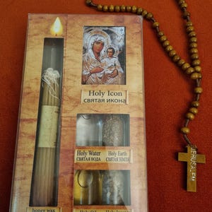 Conjunto abençoado de Jerusalém com 33 terços, óleo da unção, vela de cera de abelha, água benta e incenso.