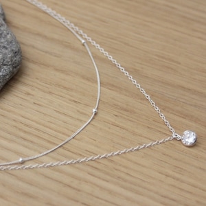 Minimalistische, mehrreihige Halskette aus Sterlingsilber mit Doppelkette und Zirkonanhänger