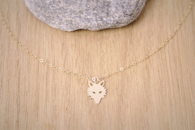 Collier minimaliste en or Gold Filled pendentif tête de loup image 6