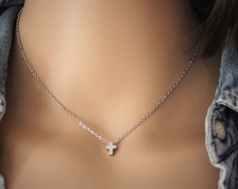 Minimalist stainless steel necklace with cross pendant