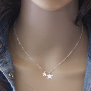 Collier minimaliste ras de cou en argent massif 2 étoiles image 3