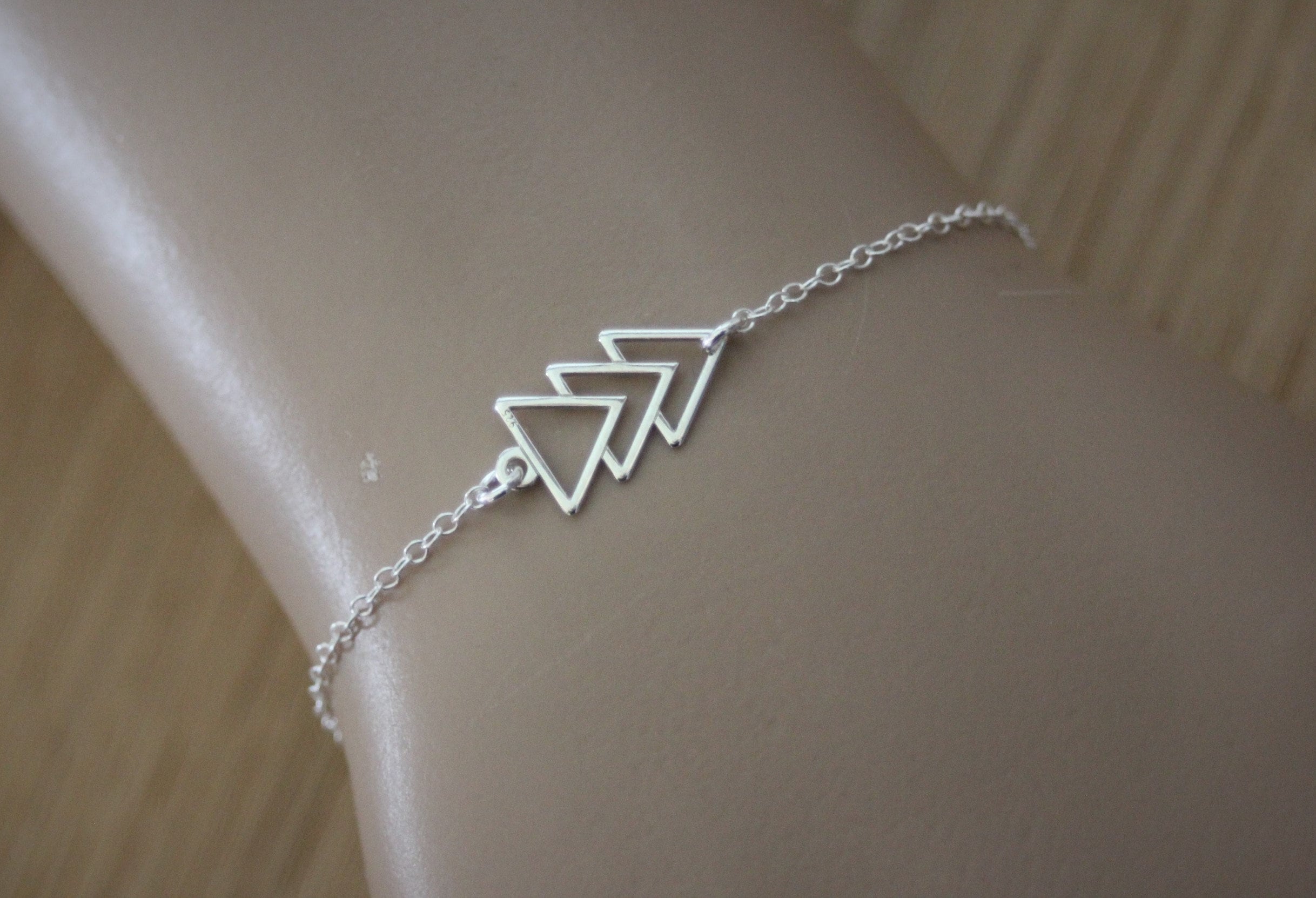 Minimalist and geometric bracelet in silver sterling 3 triangles ethnic style