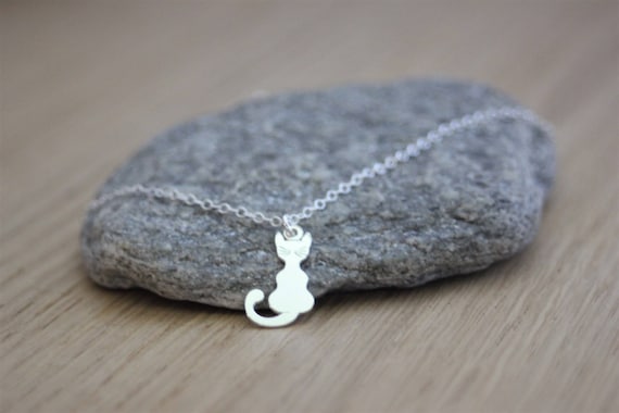 Collier minimaliste ras de cou en argent massif pendentif chat