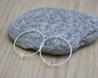 Boucles d'oreilles minimalistes créoles en argent massif et perles cristal swarovski