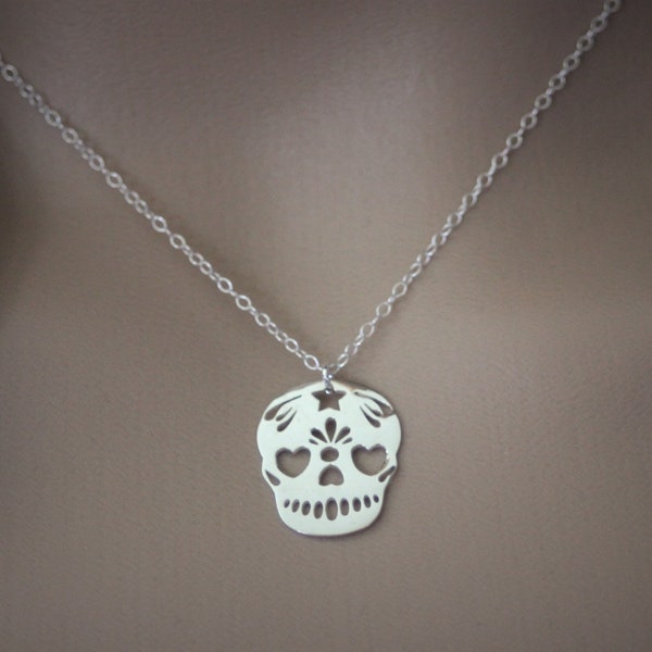 Collier argent massif pendentif tête de mort mexicaine