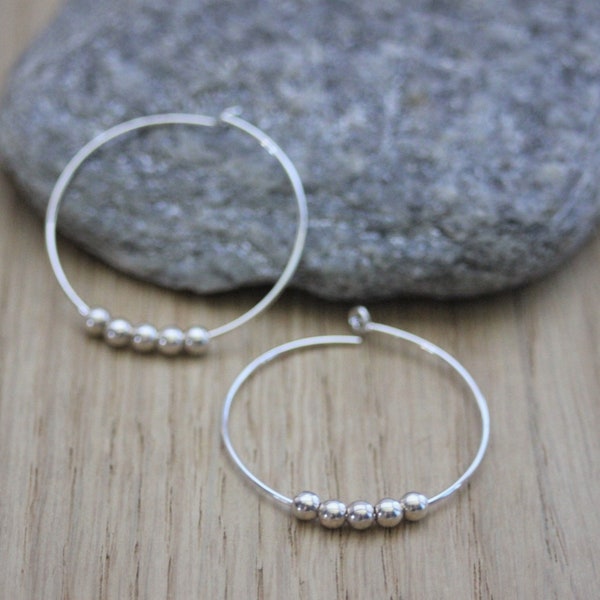 Boucles d'oreilles minimalistes créoles en argent massif avec perles argent massif