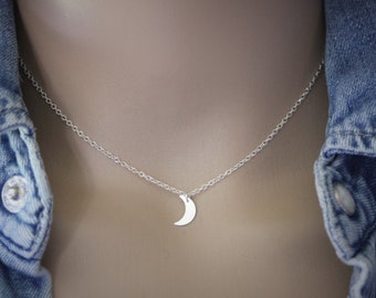 Collier minimaliste ras de cou en argent massif pendentif petite lune