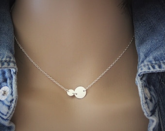 Collier ras de cou minimaliste avec 2 médailles pastilles en argent massif