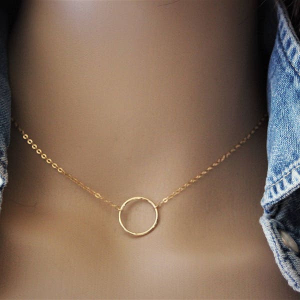 Collier minimaliste ras de cou en or Gold Filled pendentif anneau de 15mm