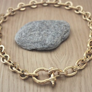 Gold-tone stainless steel necklace with large XL links shackle clasp image 3