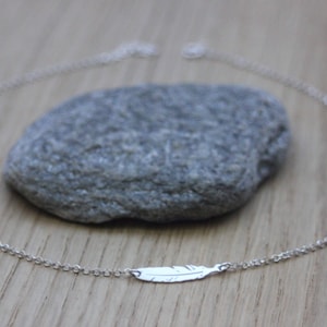 Collier minimaliste et ethnique pendentif plume en argent massif de 22mm
