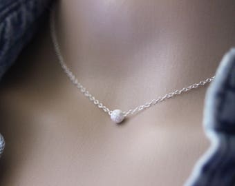 Collier minimaliste ras de cou en argent massif avec 1 perle boule diamant