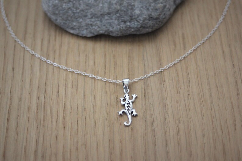Minimalist Sterling silver choker necklace lizard charm gecko