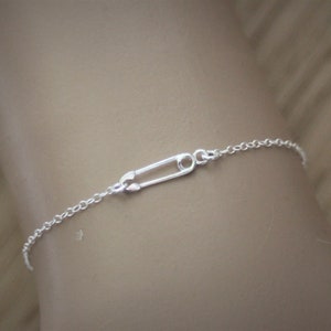 Minimalist bracelet in sterling silver with small safety pin