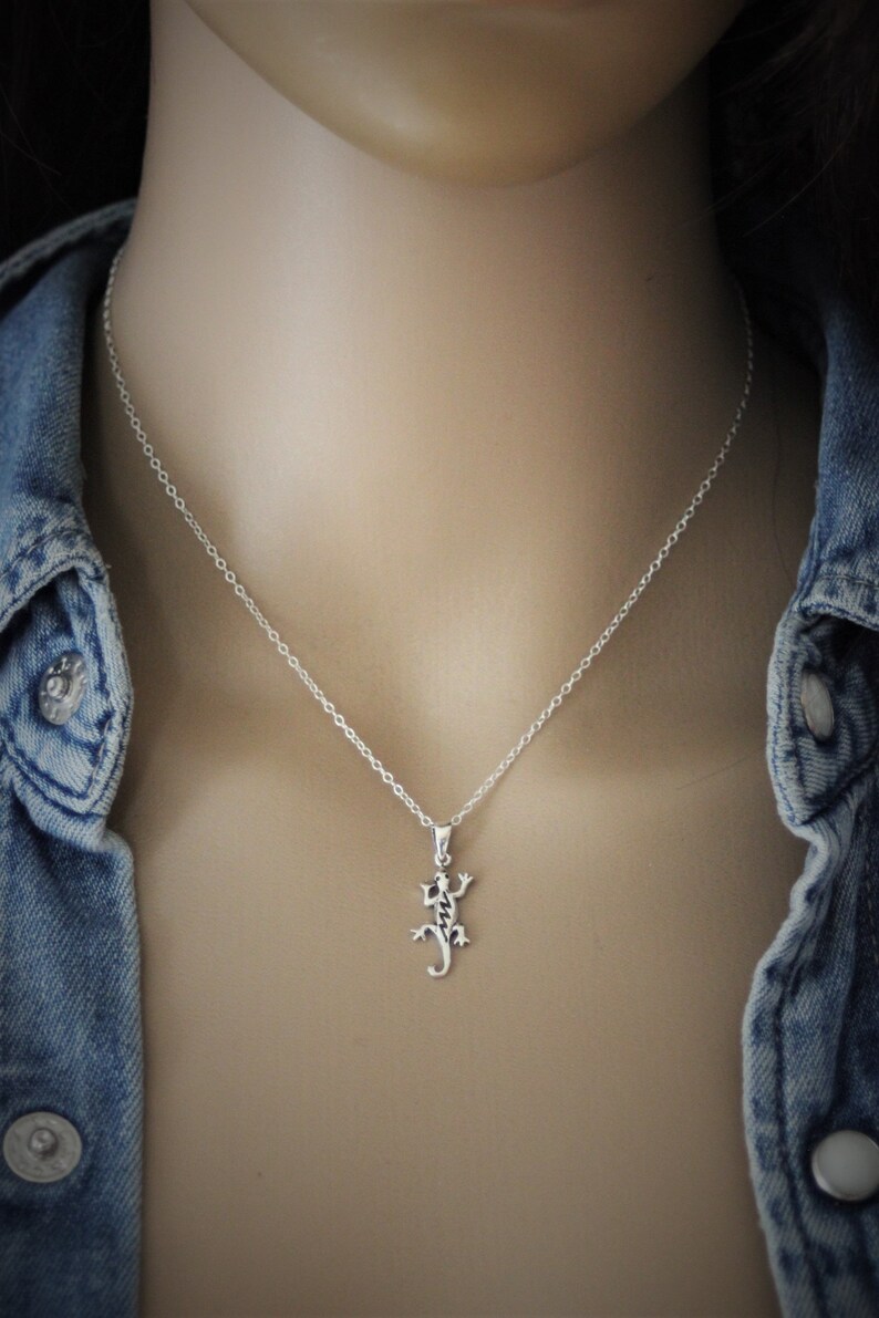 Minimalist Sterling silver choker necklace lizard charm gecko
