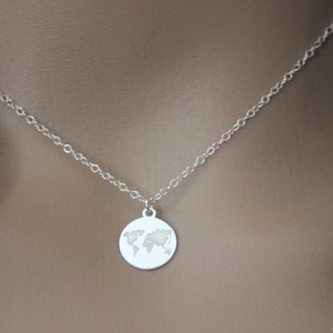 Collier minimaliste ras de cou en argent massif 925 pendentif carte du monde en relief