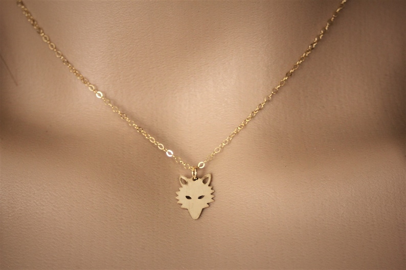 Collier minimaliste en or Gold Filled pendentif tête de loup image 8