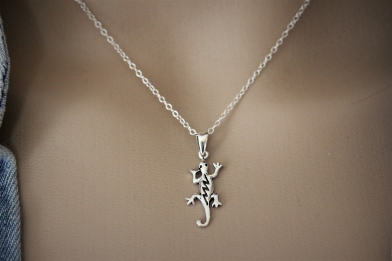 Minimalist Sterling silver choker necklace lizard charm gecko