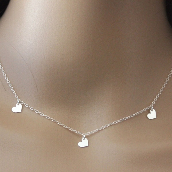 Collier ras de cou minimaliste en argent massif 3 petits coeurs