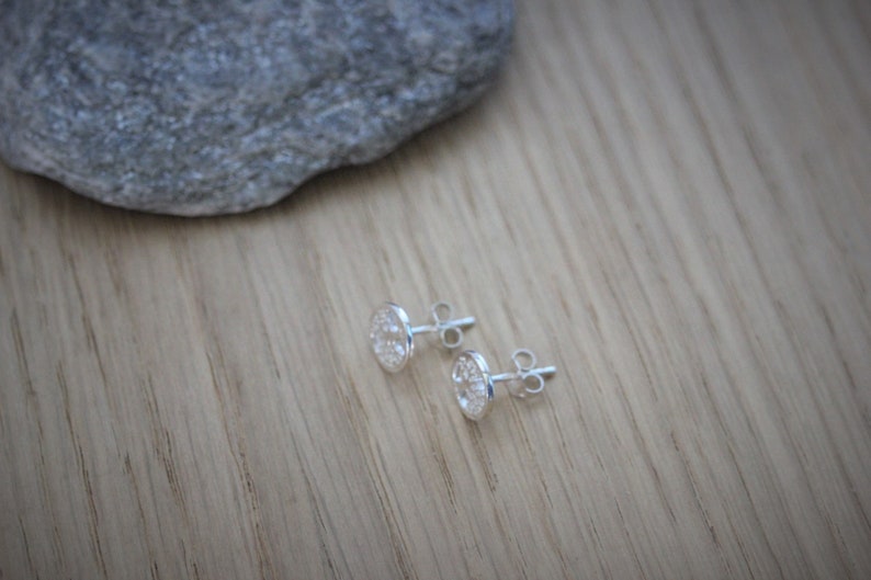 Boucles d'oreilles minimalistes arbre de vie en argent massif image 6