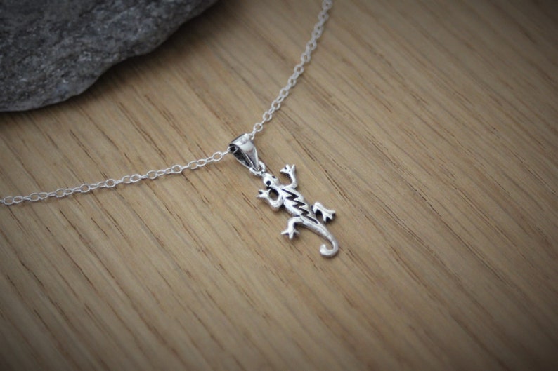 Minimalist Sterling silver choker necklace lizard charm gecko