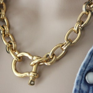 Gold-tone stainless steel necklace with large XL links shackle clasp image 7
